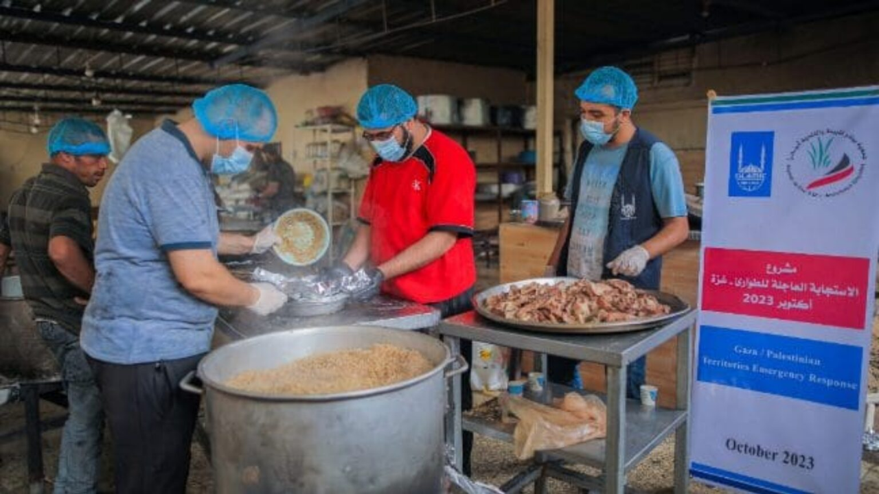 Hot meals being cooked for displaced people in Gaza by Islamic Relief volunteers